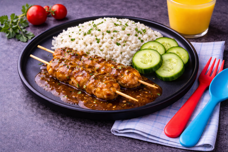 Kindermenu SatÃ© van kipfilet menu bij Besteldesk.nl